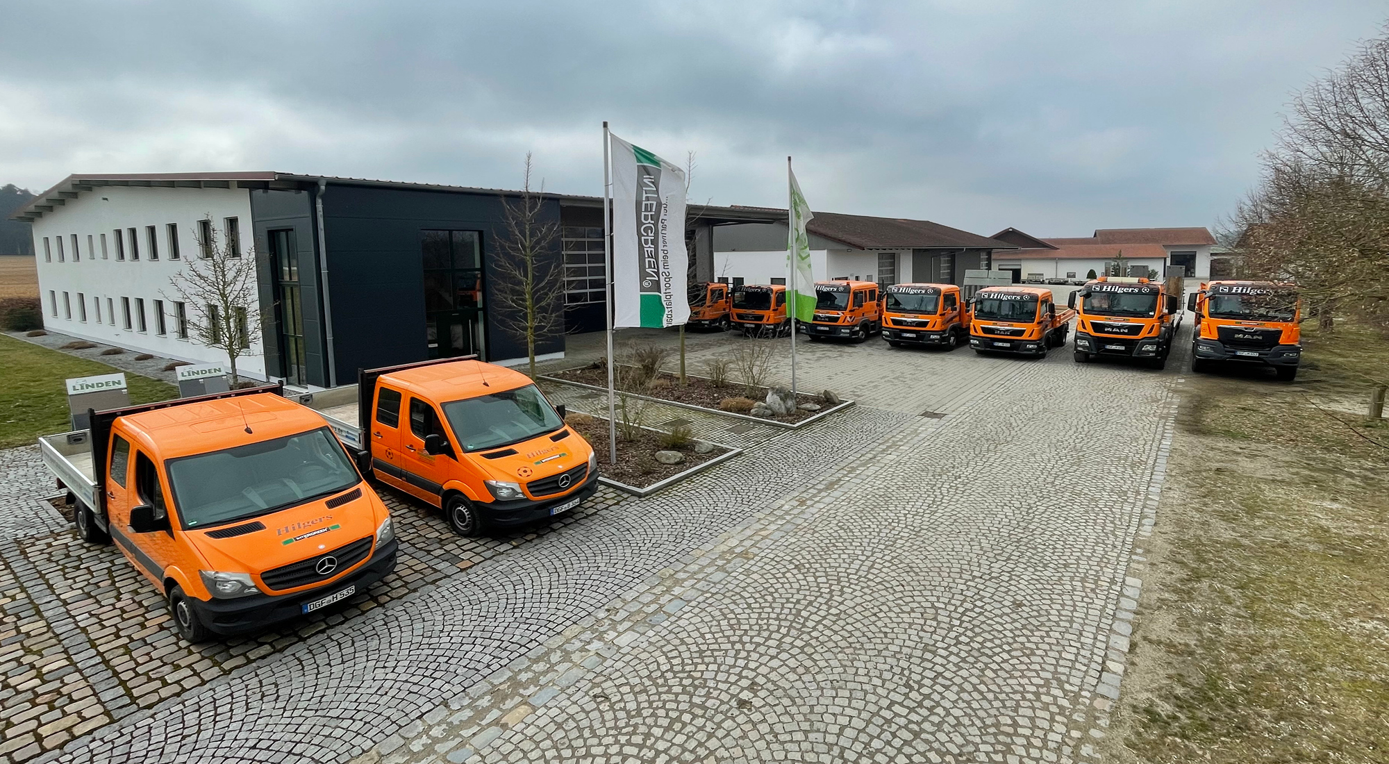 Seit vielen Jahrzehnten begleitet der bfv-Partner Hilgers GmbH & Co. KG aus Frontenhausen Kommunen und Sportvereine bei Neubau, Umbau und Pflege von Sportanlagen.